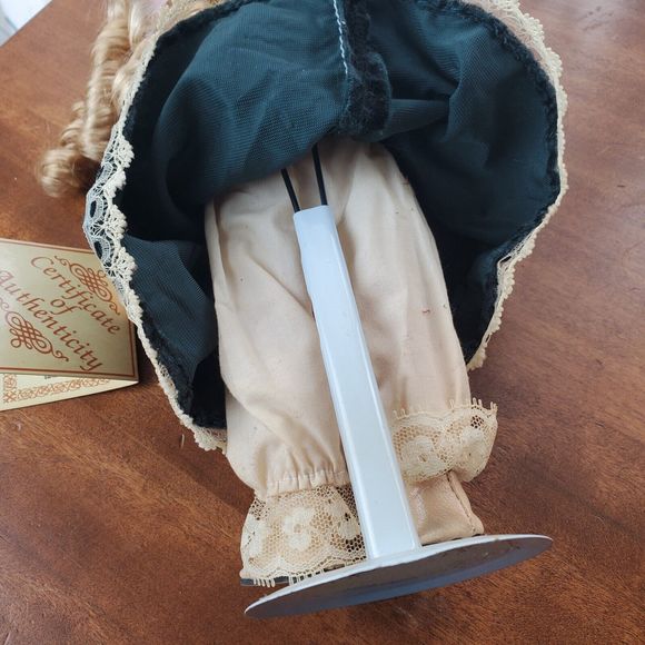 Soft Expressions Porcelain Collectible Doll Handcrafted Bisque Green Dress & Bow - Picture 11 of 12